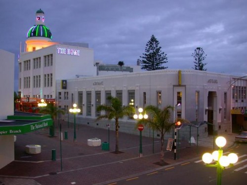 Napier bei Nacht